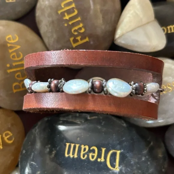 Handcrafted Leather & Freshwater Pearl Bracelet - Picture 3 of 8
